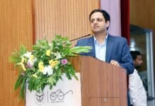 विकास की नई रफ्तार, गाजियाबाद नगर निगम के साथ: लखनऊ में नगर आयुक्त विक्रमादित्य सिंह मलिक ने पेश की विकास रिपोर्ट