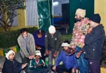 गाजियाबाद में कड़ाके की ठंड में नगर निगम बना निराश्रितों का सहारा, शहर भर में जल रहे अलाव
