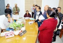 जन शिकायतों के प्रति संवेदनशील, जिम्मेदार और तत्पर रहें: रविन्द्र कुमार माँदड़