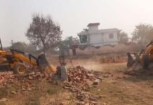 लोनी क्षेत्र में 70 बीघा में अवैध कॉलोनी ध्वस्त, जीडीए ने बुलडोजर चलाकर साईट ऑफिस और बाउंड्रीवॉल तोड़ी