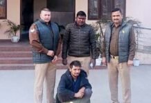 लाइसेंसी दुकानों से खरीदकर महंगे दामों में बेच रहे थे शराब, तस्कर टिंकू गिरफ्तार