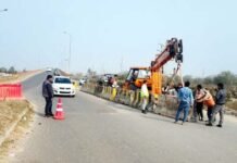 ग्रेनो प्राधिकरण का रोड सेफ्टी अभियान तीसरे दिन भी जारी, सड़क सुरक्षा को बनाया प्राथमिकता