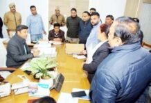 जनता दर्शन: जिलाधिकारी रविन्द्र कुमार माँदड़ ने समस्याओं के त्वरित निस्तारण के निर्देश दिए