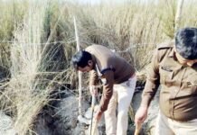 अवैध शराब उन्मूलन मिशन: घाघरा नदी के तटीय क्षेत्रों में दबिश, 40 लीटर अवैध कच्ची शराब और 3,000 किलोग्राम लहन नष्ट