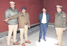 एडिशनल सीपी केशव कुमार चौधरी ने कविनगर थाना में लंबित प्रकरणों के निस्तारण के लिए निरीक्षण किया
