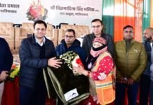 नगर आयुक्त विक्रमादित्य सिंह मलिक ने किया सफाई मित्रों का सम्मान, सुरक्षा और स्वास्थ्य को बनाया प्राथमिकता