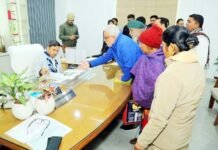 जनता दर्शन में गूंजा आमजन का दर्द, जिलाधिकारी रविन्द्र कुमार माँदड़ ने दिए सख्त और त्वरित निर्देश