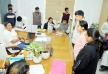 जनता दर्शन में डीएम माँदड़ का प्रशासनिक अल्टीमेटम: लापरवाही बर्दाश्त नहीं, हर शिकायत का होगा समयबद्ध समाधान