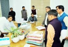 जनता दर्शन में डीएम रविन्द्र कुमार मॉंदड़ की दो टूक: समस्याओं का तुरंत समाधान करें, वरना होगी सख्त कार्रवाई