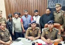 कबाडख़ाने की आड़ में चल रहा था चोरी का खेल, आठ गिरफ्तार- सात चोरी की स्कूटी बरामद