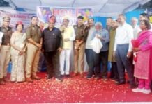 रंगों में घुली एकता की मिसाल: कौशांबी के सुमेर टावर में कारवा का भव्य होली मिलन समारोह