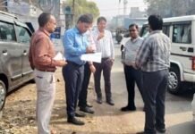 नोएडा में सफाई और रखरखाव व्यवस्था पर सख्त हुए CEO कृष्णा करुणेश, निरीक्षण में मिलीं खामियां तो कई कर्मियों की सेवाएं समाप्त
