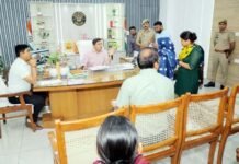 जनता दर्शन में डीएम की सख्ती और संवेदनशीलता का असर, दूसरे ही दिन पीड़िता को मिला न्याय