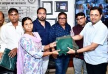 नगर आयुक्त ने 178 चतुर्थ श्रेणी कर्मचारियों को भेंट की वर्दी, कार्यस्थलों को सुविधाजनक बनाने पर जोर