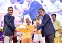 यीडा सिटी में तीन कंपनियां लगाएंगी औद्योगिक इकाई, सीएम ने दिए आवंटन पत्र