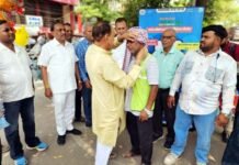 भीषण गर्मी में सफाई मित्रों का सम्मान, पार्षद कुसुम मनोज गोयल ने बांटे गमछे व पेय पदार्थ