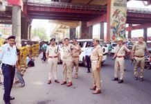 यातायात व्यवस्था सुधारने मैदान में उतरे अधिकारी, हापुड़ तिराहा और न्यू बस अड्डे का औचक निरीक्षण