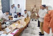 सीधे सुनवाई, तुरंत कार्रवाई- DM रविन्द्र कुमार मॉंदड़ की जनता दरबार में फरियादियों की समस्याएं हुई दूर