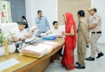 जनता दर्शन में दिखा सुशासन का असर: DM रविन्द्र कुमार मॉंदड़ ने सुनीं जन समस्याएं, मौके पर हुआ समाधान