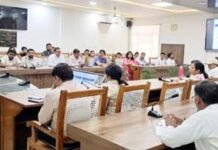 शिक्षा सुधार पर सख्त हुआ प्रशासन, CDO अभिनव गोपाल की समीक्षा बैठक में स्कूलों को मिला अल्टीमेटम