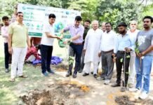 अर्थ डे पर गाजियाबाद हुआ ग्रीन: हरियाली का महाअभियान, 5000 पौधों से सजा शहर