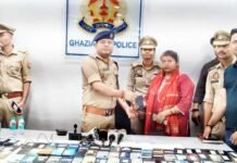 खोई उम्मीद लौटी,: दो करोड़ के 700 मोबाइल बरामद, डीसीपी धवल जायसवाल ने लौटाई लोगों की मुस्कान