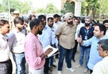 सीएम ग्रिड फेस-2 कार्यों पर नगर आयुक्त सख्त, धीमी प्रगति पर अधिकारियों व ठेकेदार को लगाई फटकार