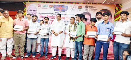 distributed-tablets-sanjeev-sharma-atul-garg (1)