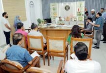 गाजियाबाद में जनता दर्शन बना समाधान का मंच- डीएम ने अधिकारियों को दी कड़ी चेतावनी