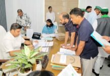जनता की अदालत: डीएम मॉंदड़ ने जनता दर्शन में सुनीं समस्याएं, लापरवाही पर दी सख्त चेतावनी