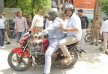 सरकारी गाड़ी छोड़ी, जिम्मेदारी चुनी: बाइक से कलेक्ट्रेट पहुंचे डीएम रविंद्र कुमार मॉंदड़, ईंधन बचत को बनाया प्रशासनिक मिशन