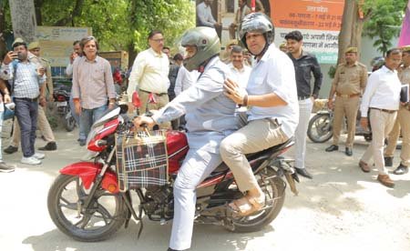 dm-ravindra-kumar-mandhad-bike-ride