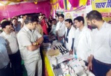 गांव की समस्या, गांव में समाधान-ग्रामीणों के बीच पहुंचे डीएम रविंद्र कुमार माँदड़, बोले- विकास योजनाओं का लाभ हर जरूरतमंद तक पहुंचेगा