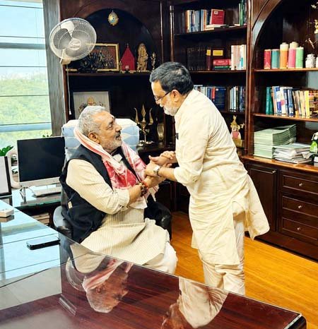tarun-mishra-met-minister-giriraj-singh (2)