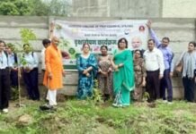 ‘एक पेड़ मां के नाम’ से हरियाली का संकल्प, 50 से अधिक पौधे लगाकर दिया पर्यावरण संरक्षण का संदेश
