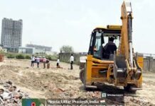 नोएडा में भू-माफियाओं की उलटी गिनती शुरू, बुलडोजर ने तोड़ा अवैध कब्जों का साम्राज्य