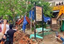 लोनी में चला बुलडोजर, सड़क किनारे बनी वर्षों पुरानी अवैध मजार ध्वस्त; 300 पुलिसकर्मियों और पीएसी की निगरानी में हुई कार्रवाई