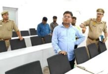 अनुशासन से ही बनेगी बेहतर पुलिस, पुलिस लाइन्स में डीसीपी धवल जायसवाल ने किया औचक निरीक्षण, व्यवस्थाओं को दुरुस्त करने के दिए कड़े निर्देश