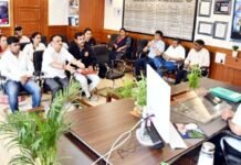 जनसुनवाई से सीधे मैदान में उतरे नगर आयुक्त, नंदग्राम की वर्षों पुरानी समस्याओं पर चला महाअभियान