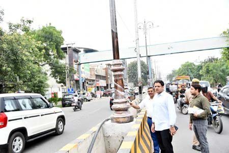 nagar-nigam-light-poll