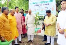गाजियाबाद में बोले प्रभारी मंत्री धर्मपाल सिंह…अखिलेश सरकार में बरसती थी लाठियांं, योगी सरकार में कांवडिय़ों पर होती है पुष्प वर्षा