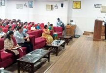 शब्दों में सजे भाव, मंच पर गूंजी हिंदी की मिठास