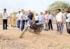 साहिबाबाद औद्योगिक क्षेत्र में DM रविंद्र कुमार मांदड़ का ‘ऑन स्पॉट एक्शन’, 15 दिन में पुलिया पूरी करने का अल्टीमेटम