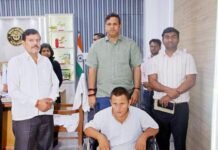 डीएम के जनता दरबार में पहुंचते ही दिव्यांग की मुश्किल हुई आसान, पेंशन के साथ मिली व्हीलचेयर