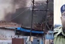 कूलिंग पैड फैक्ट्री में भड़की भीषण आग, आठ दमकल गाडिय़ों ने संभाला मोर्चा