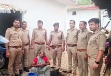 महुआ अवैध शराब के खिलाफ आबकारी विभाग ने छेड़ा अभियान, 10 लीटर कच्ची शराब बरामद
