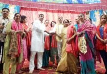 कौशांबी की रामलीला को मिल रहा जनसहयोग, कॉलोनियों के लोगों ने बढ़ाए मदद के हाथ