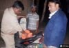 नोएडा में ‘ऑनलाइन ऑर्डर-रात में डिलीवरी’ का धंधा धड़ाम, मोबाइल पर ऑर्डर मिलते ही निकल पड़ता था बीयर लेकर,
