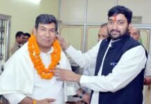 शिक्षकों के भरोसे पर फिर खरे उतरे श्रीचंद शर्मा, आशीष गौतम ने दी जीत की बधाई